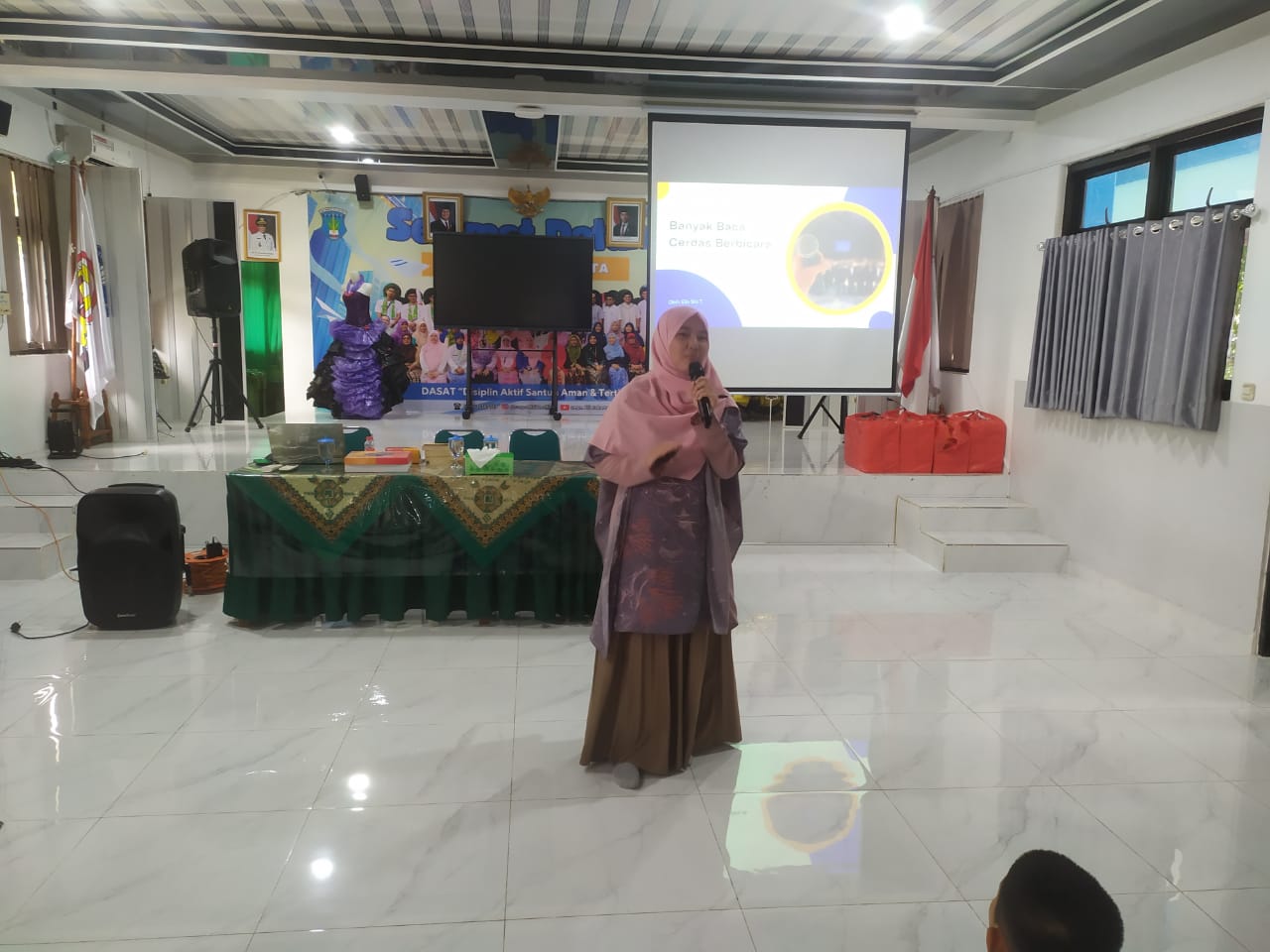 Roadshow Workshop Membaca Ke SMP Negeri 213 Jakarta